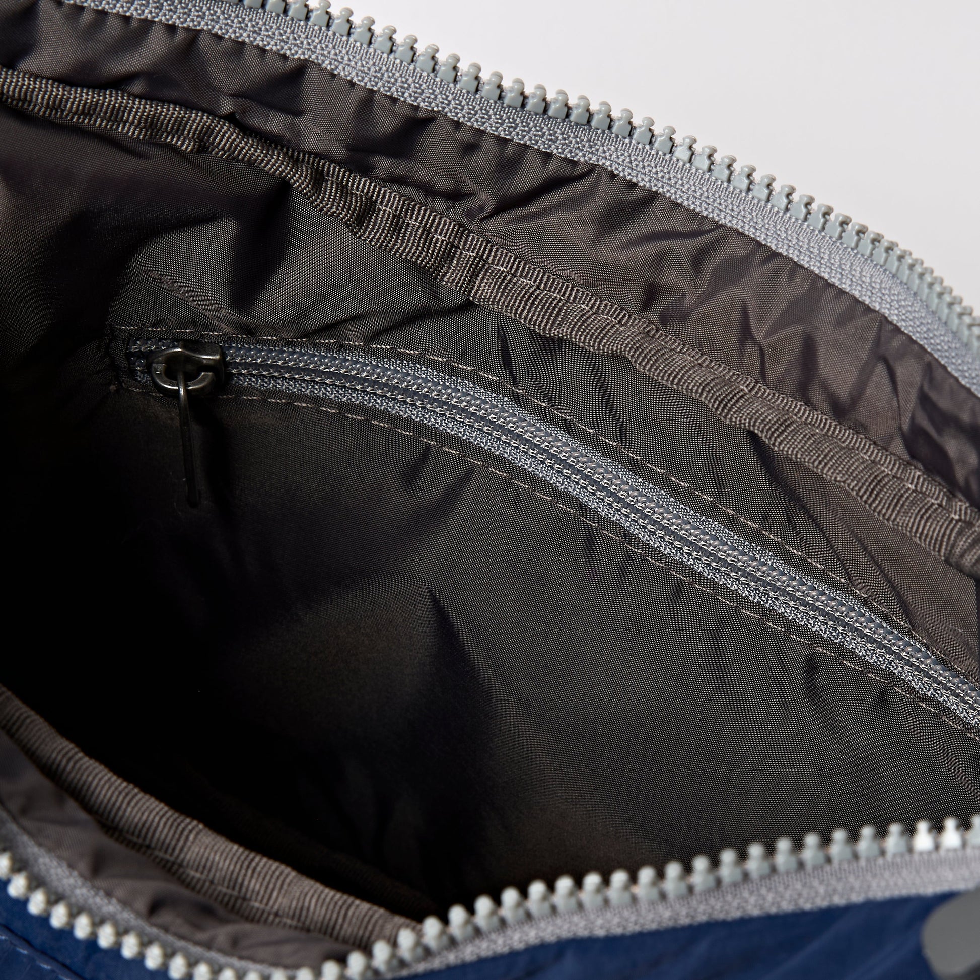 Belsize Handbag in Midnight-4