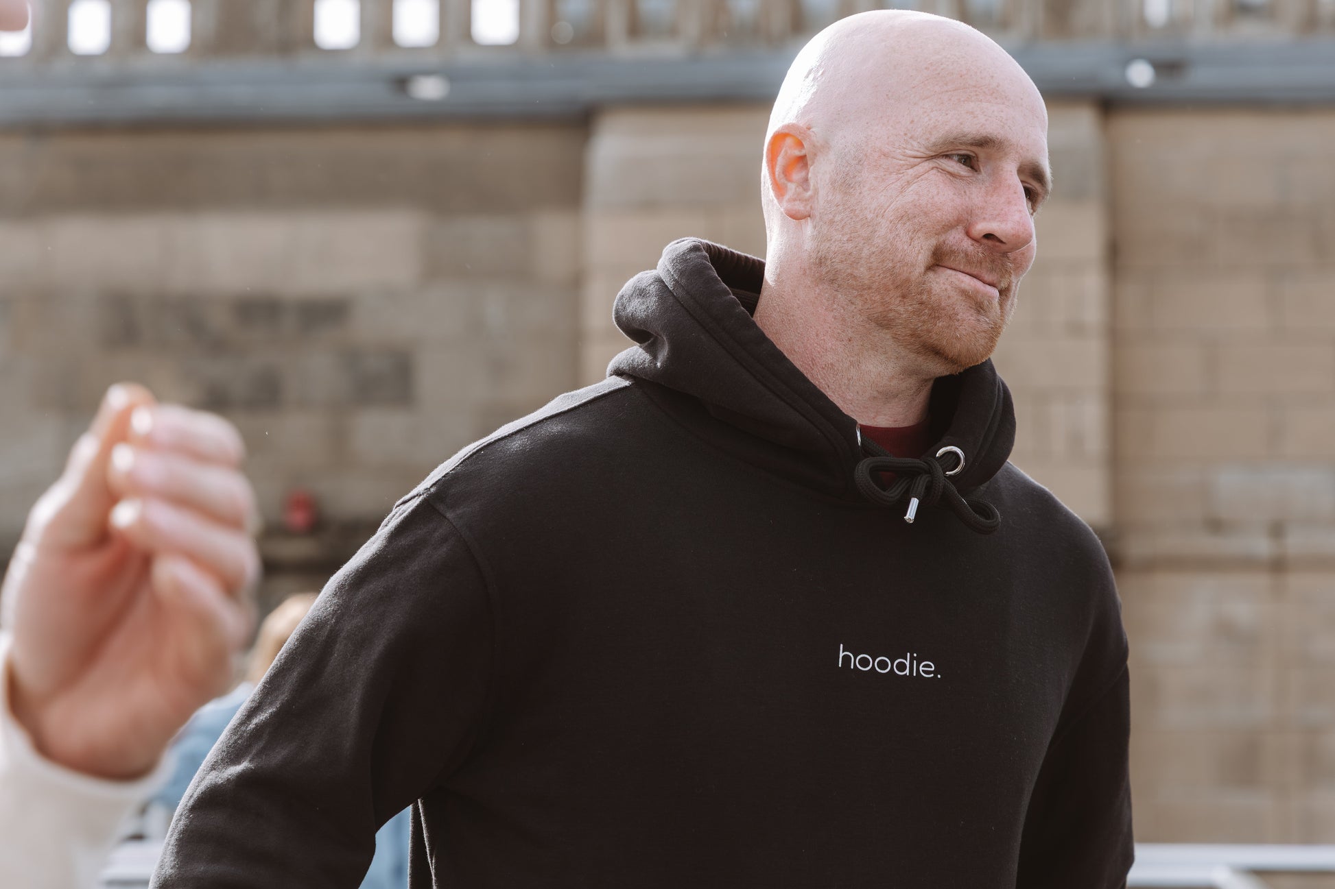 simple. hoodie. black.-6