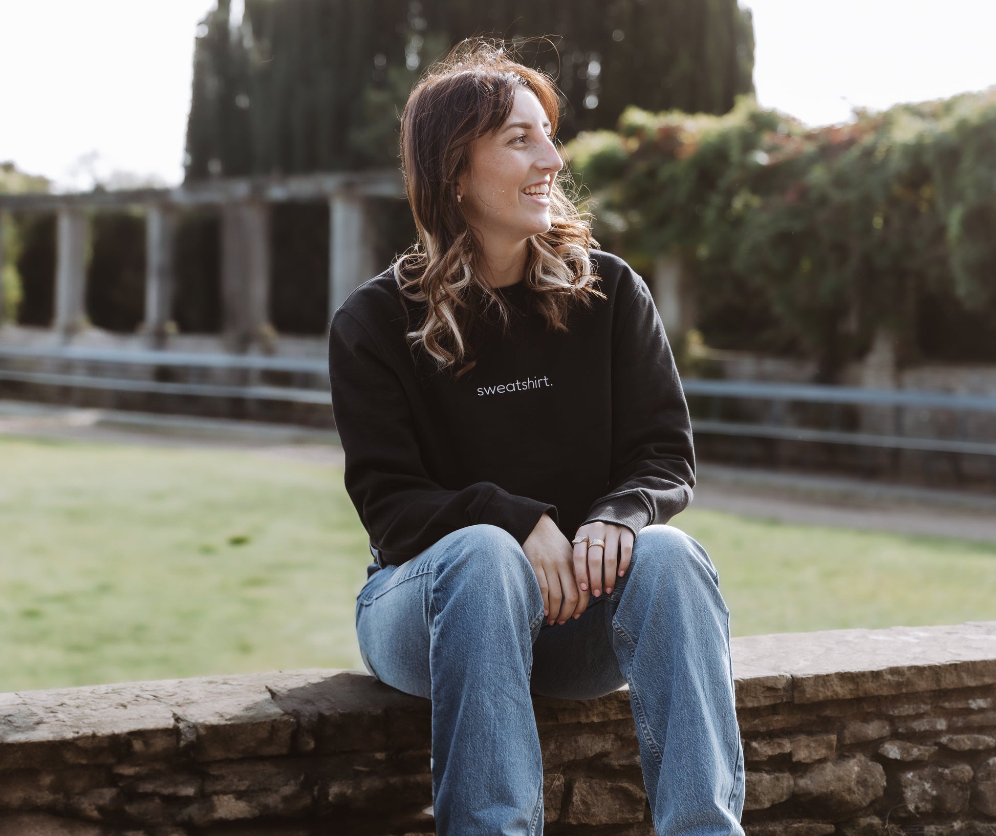 simple. sweatshirt. black.-8