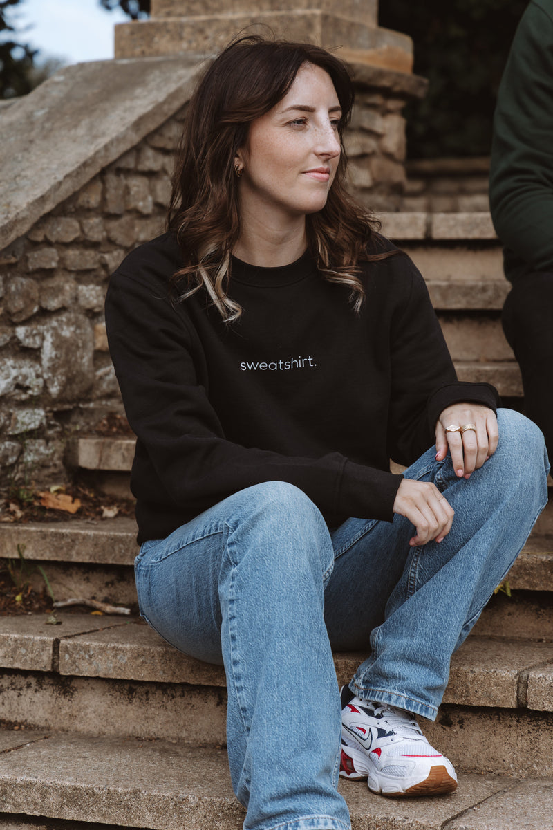 simple. sweatshirt. black.-9