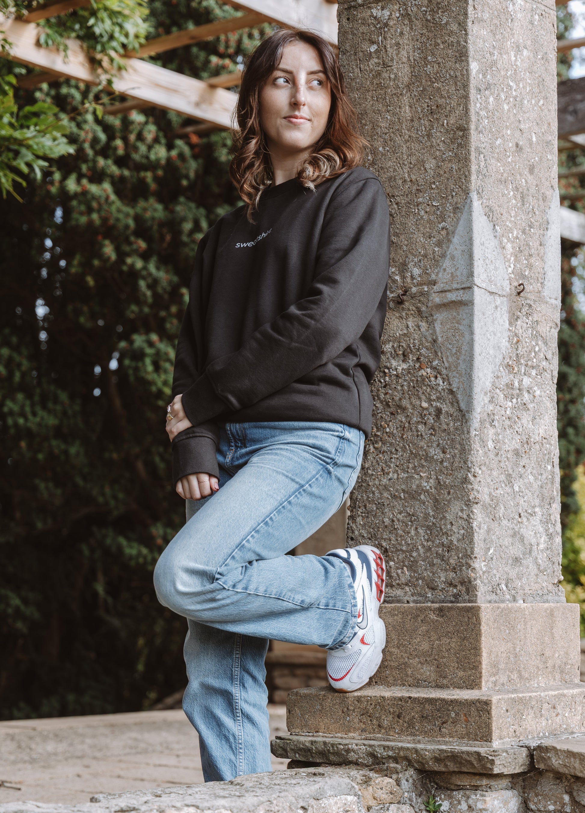 simple. sweatshirt. black.-6