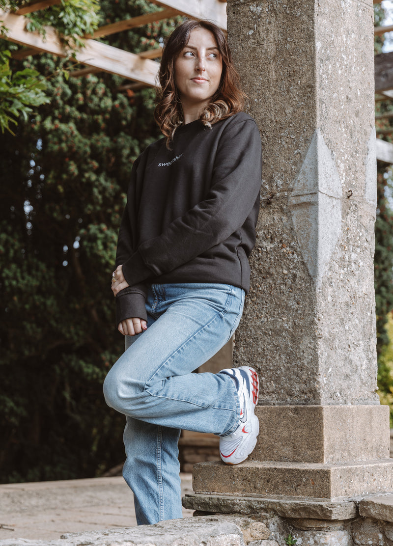simple. sweatshirt. black.-6