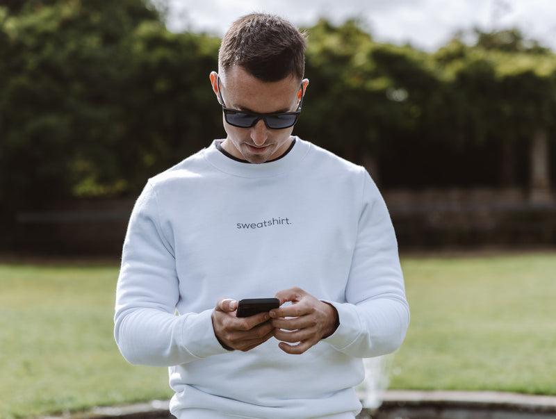 simple. sweatshirt. white.-6