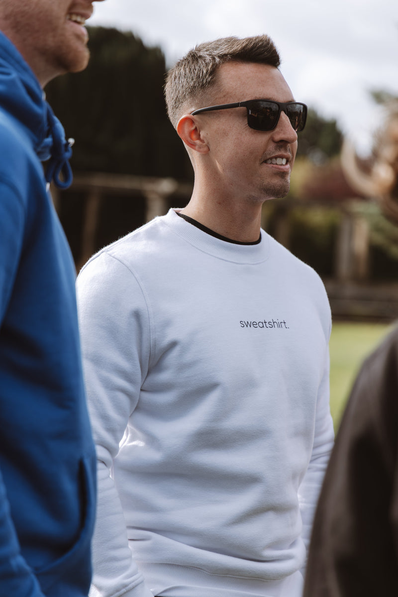 simple. sweatshirt. white.-7