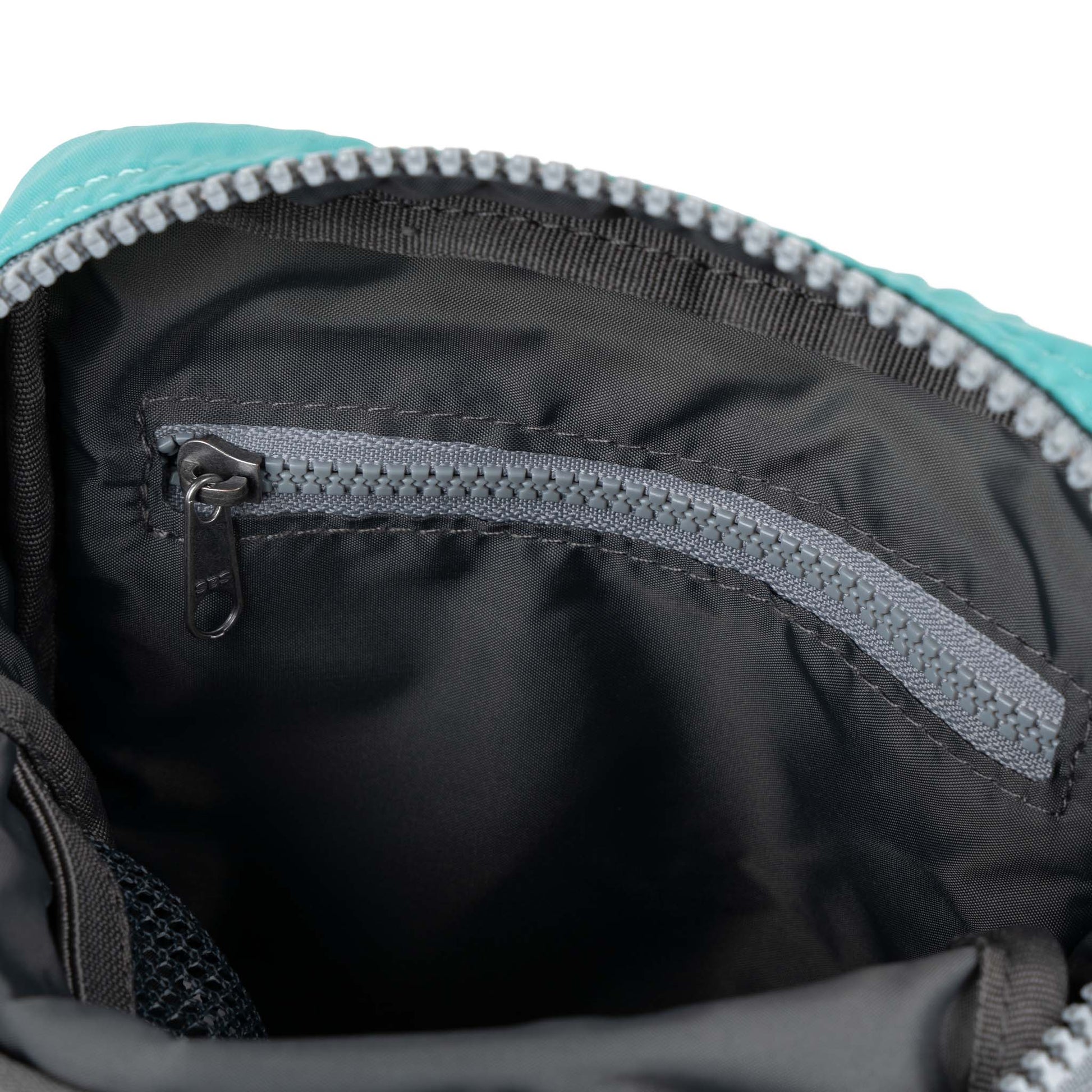 Bond Pocket Crossbody Bag in Aquatic Awe-4