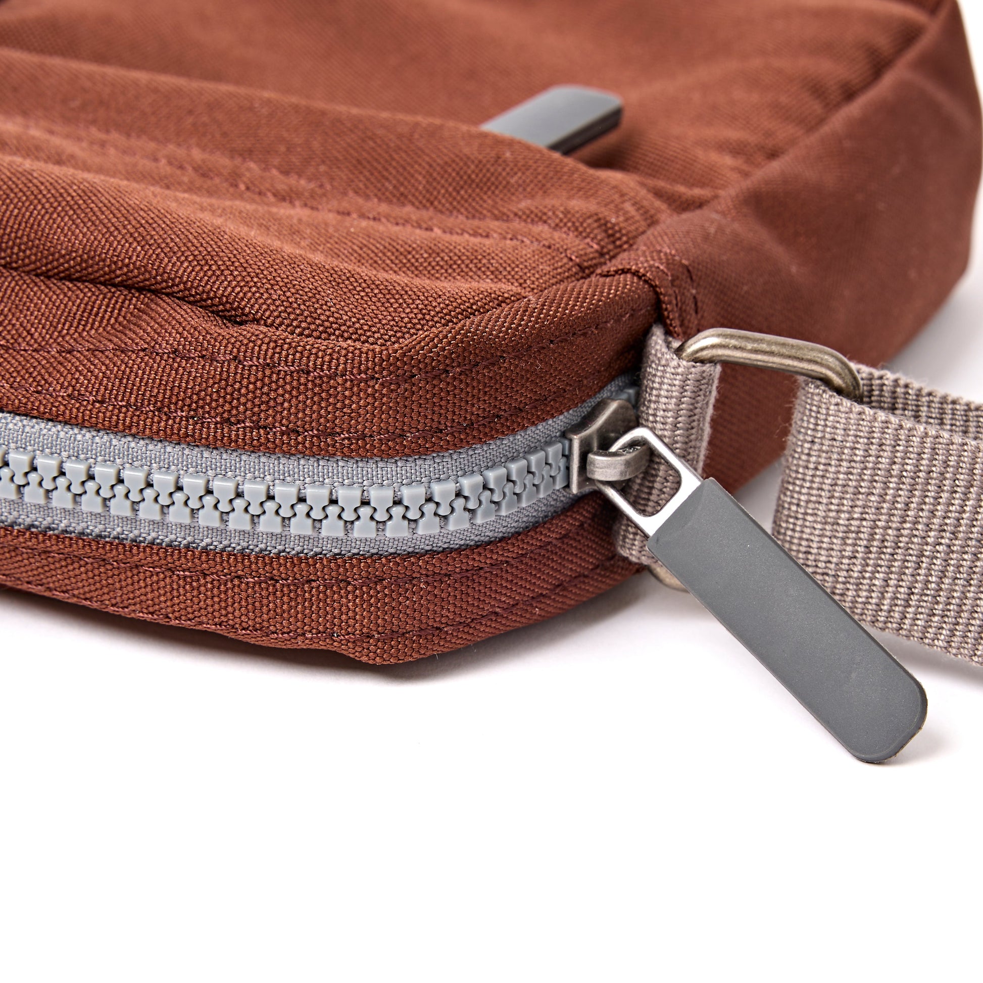 Bond Pocket Crossbody Bag in Chocolate-7