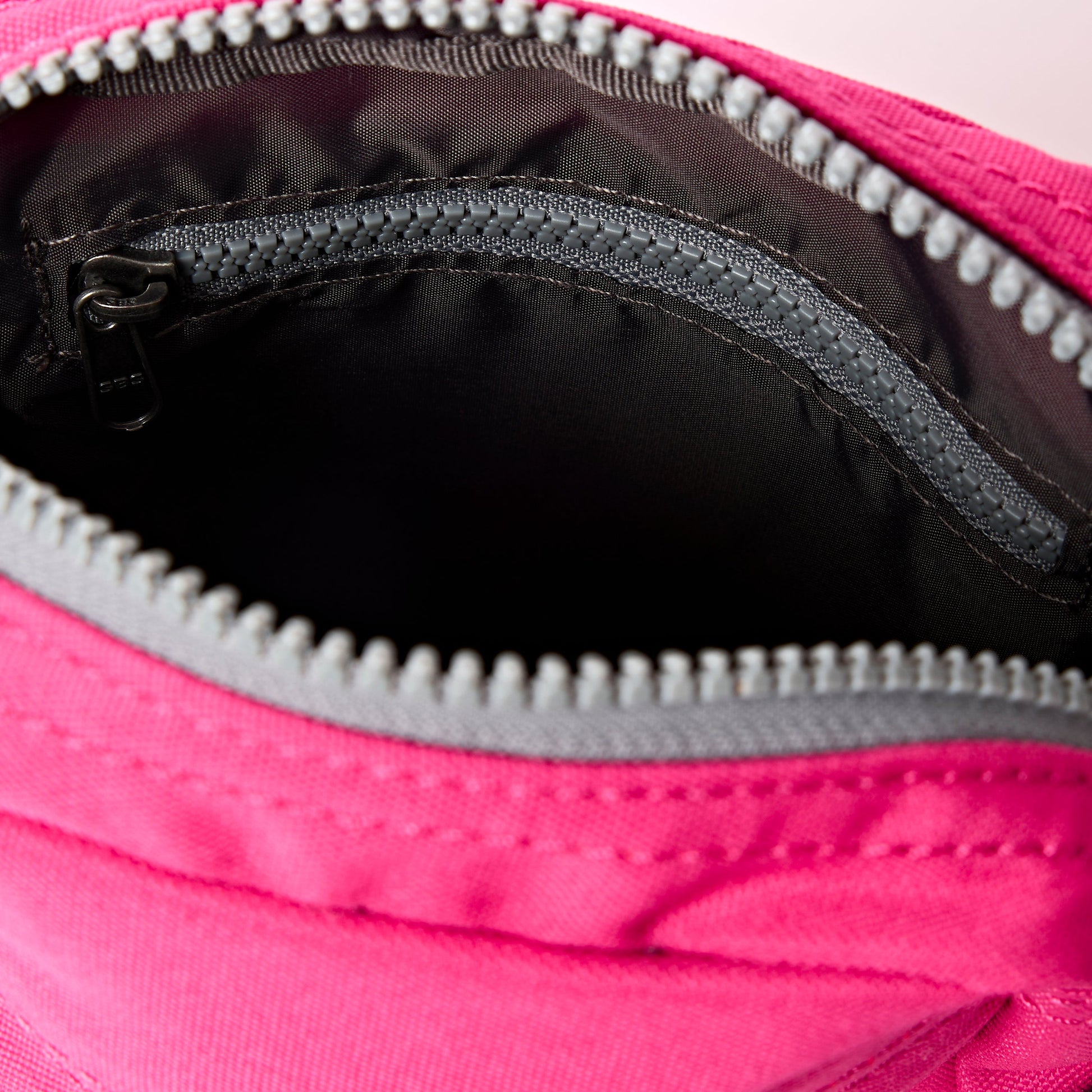 Bond Pocket Crossbody Bag in Granita Red-4