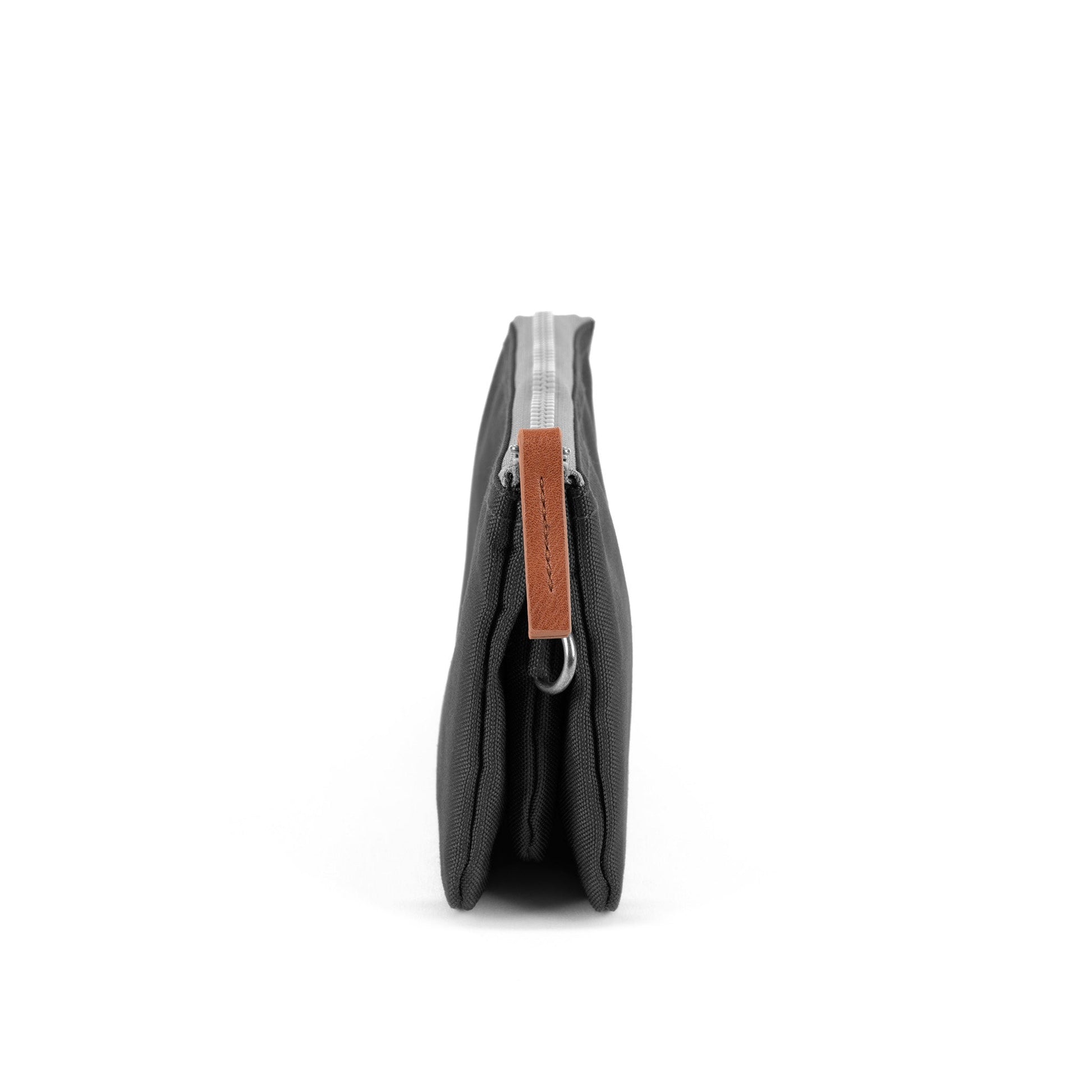 Carnaby Wallet in Carbon-5