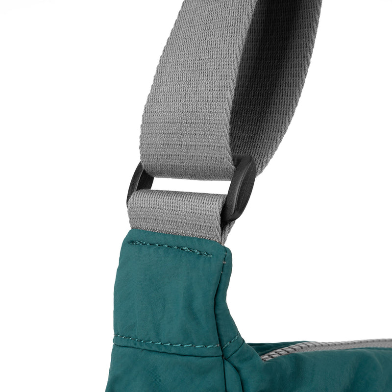Farringdon Half Moon Bag in Teal-6