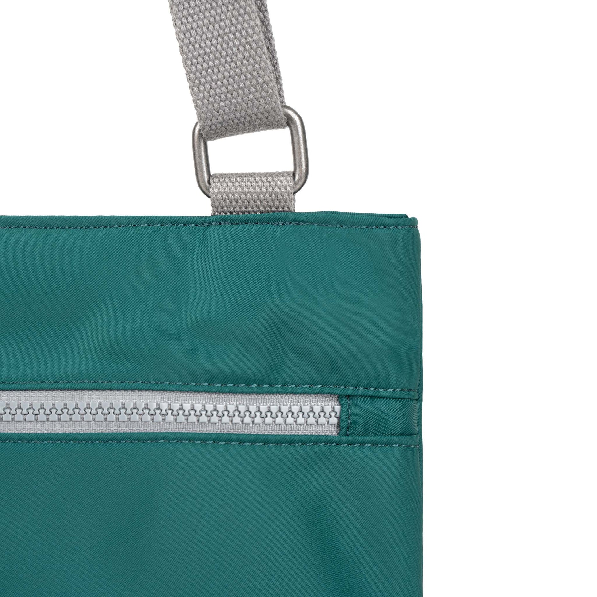 Moorgate Messenger in Teal-4