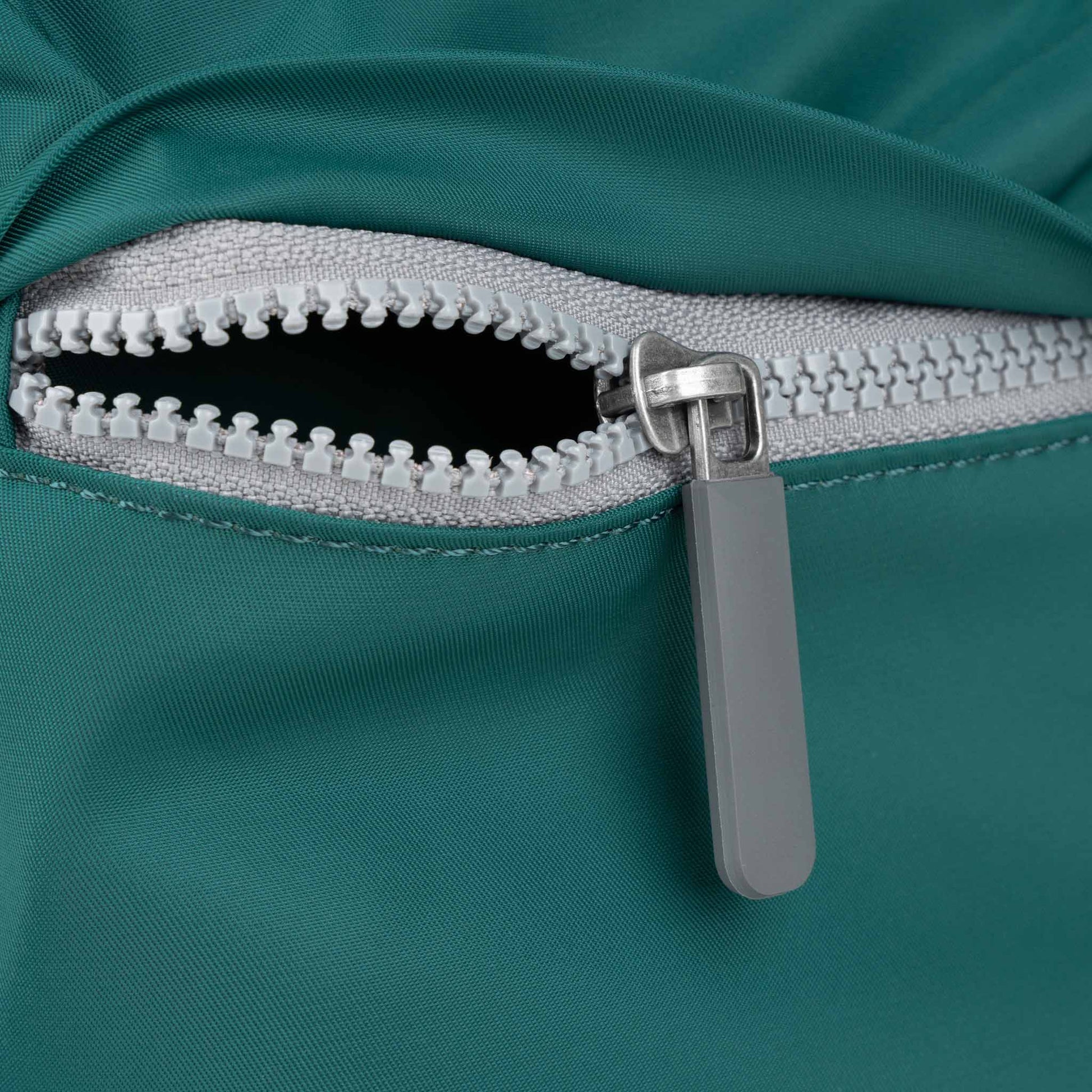 Moorgate Messenger in Teal-6