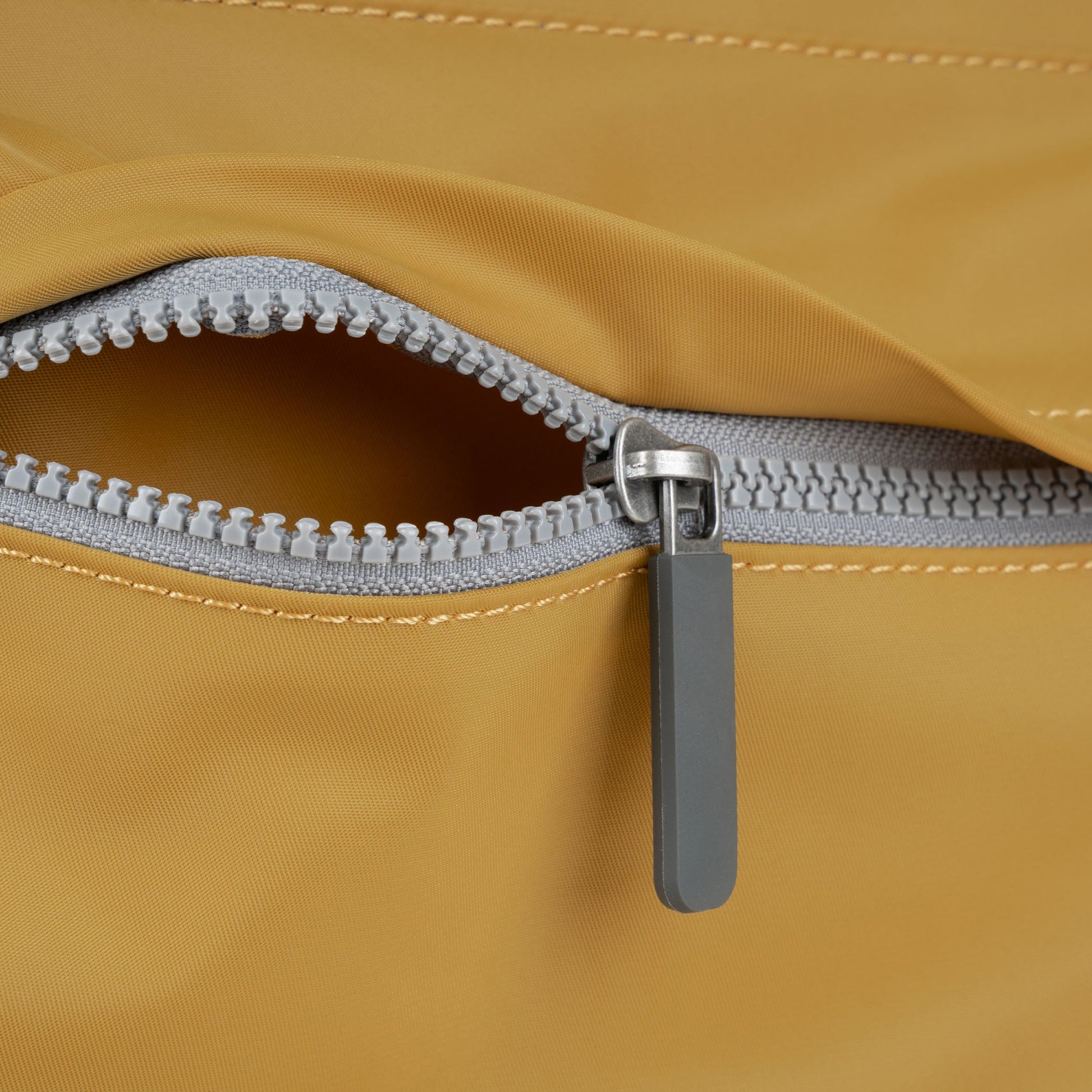 Trafalgar Tote in Corn-4